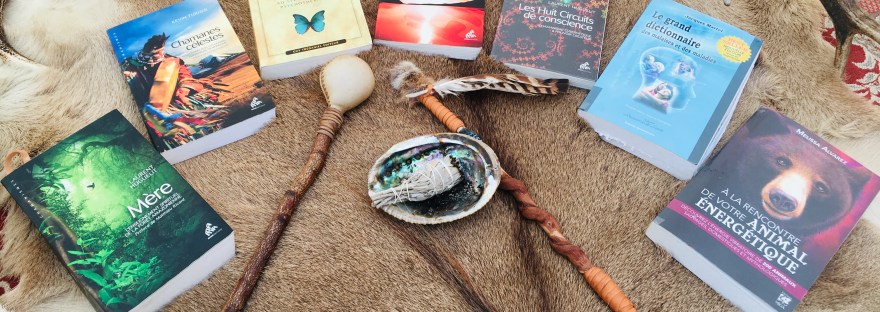 photo de conseil de lecture traitant de chamanisme de développement personnel, de soin énergétique et chamanique, de symbolique d'animal totem