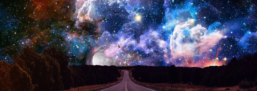 photo d'une route droite sous une voûte étoilée illustrant un article sur le soin chamanique de recouvrement d'âme.